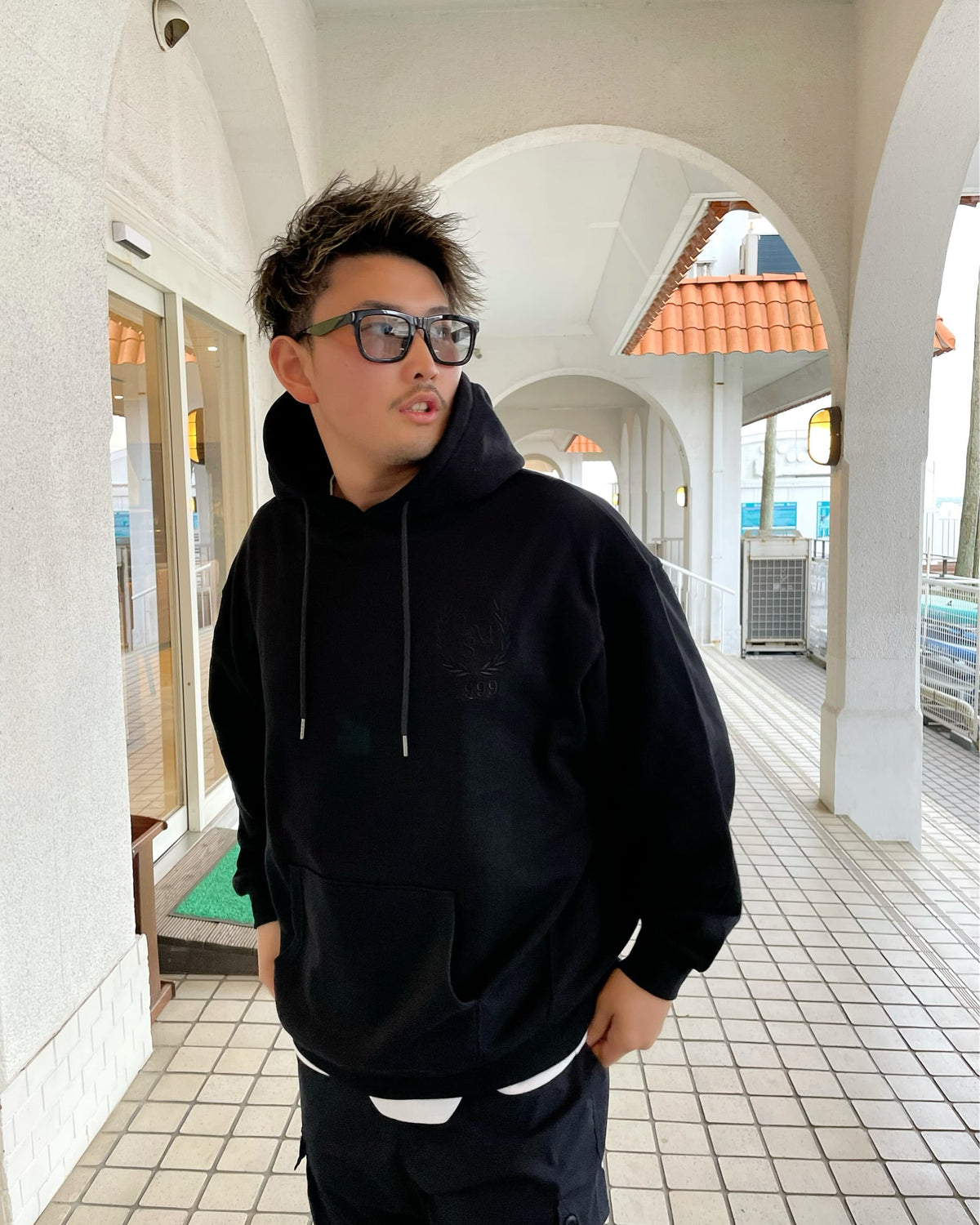 Big Flame Sunglasses - Black / Light Gray